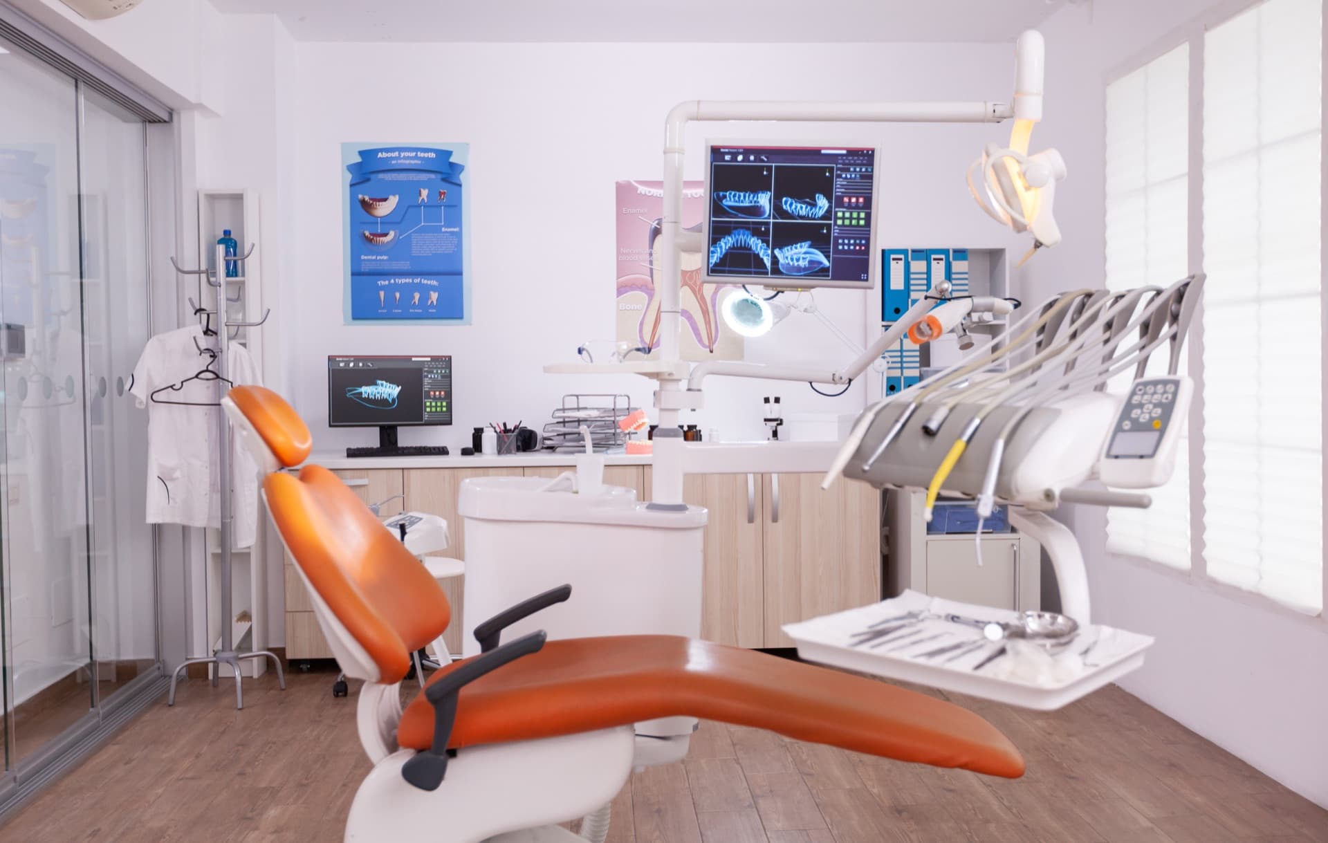 Modern dental treatment room — Plazavest